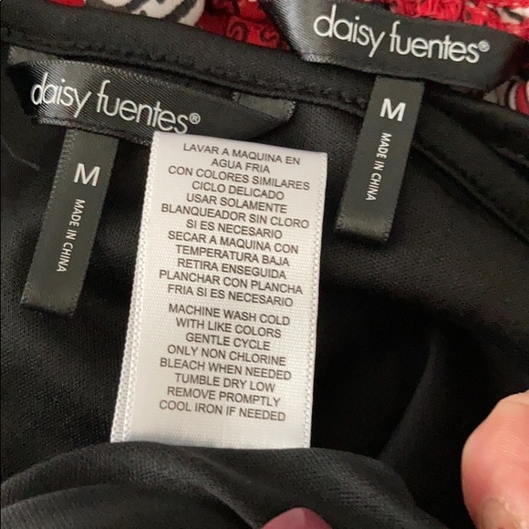 NWOT! Daisy Fuentes Off The Shoulder Blouse NWOT! - Picture 6 of 7